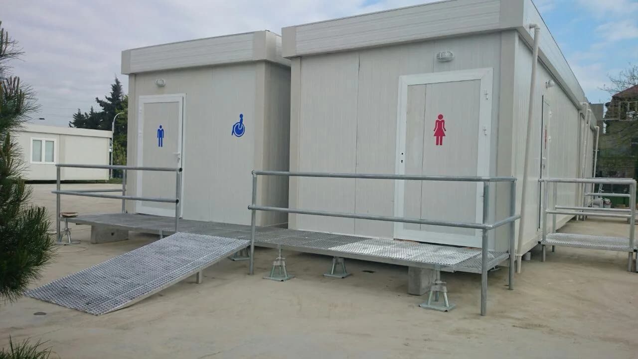Urinals and privacy dividers in a temporary male washroom