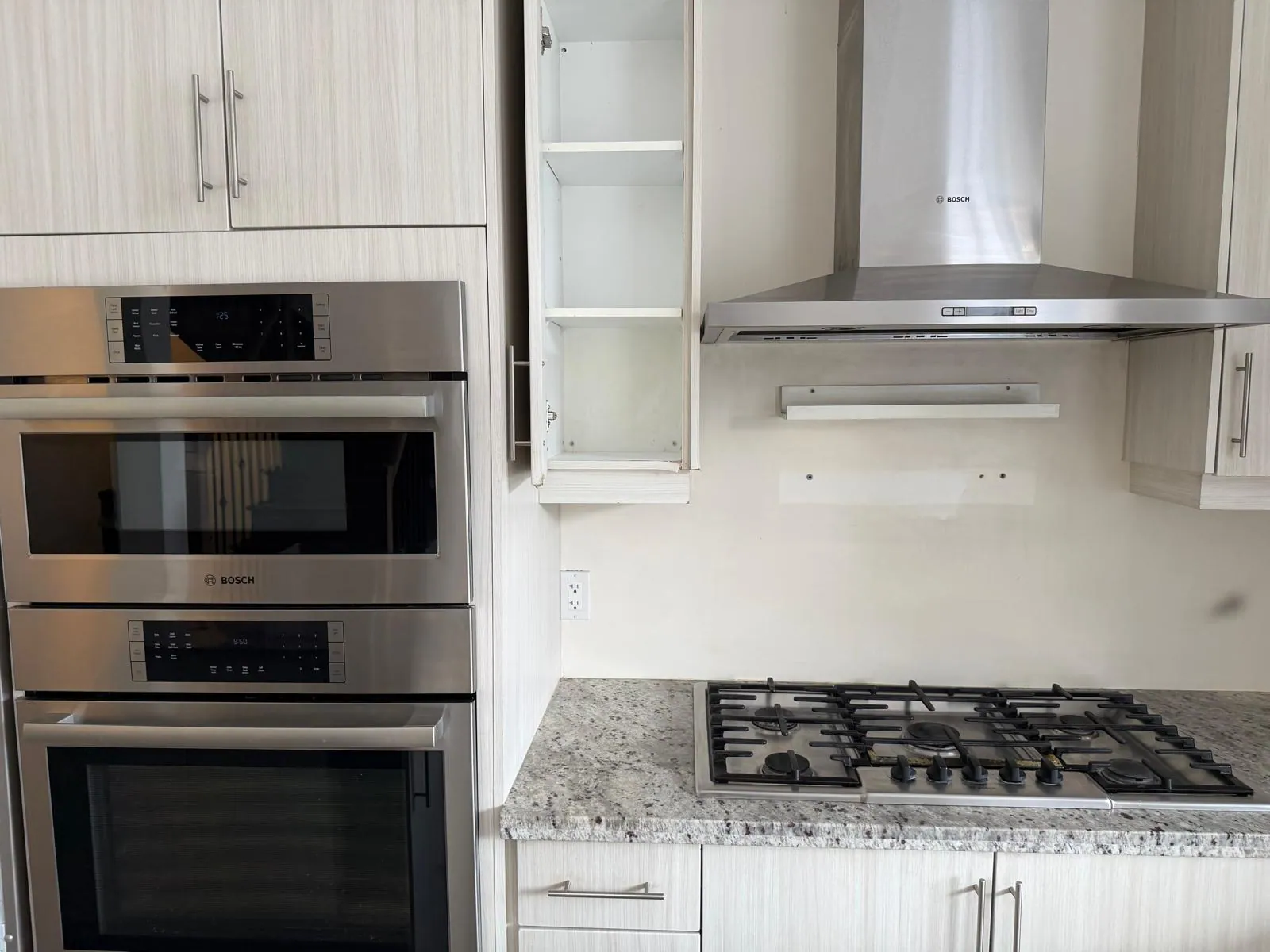 Townhouse kitchen cabinet repair assessment in Thornhill