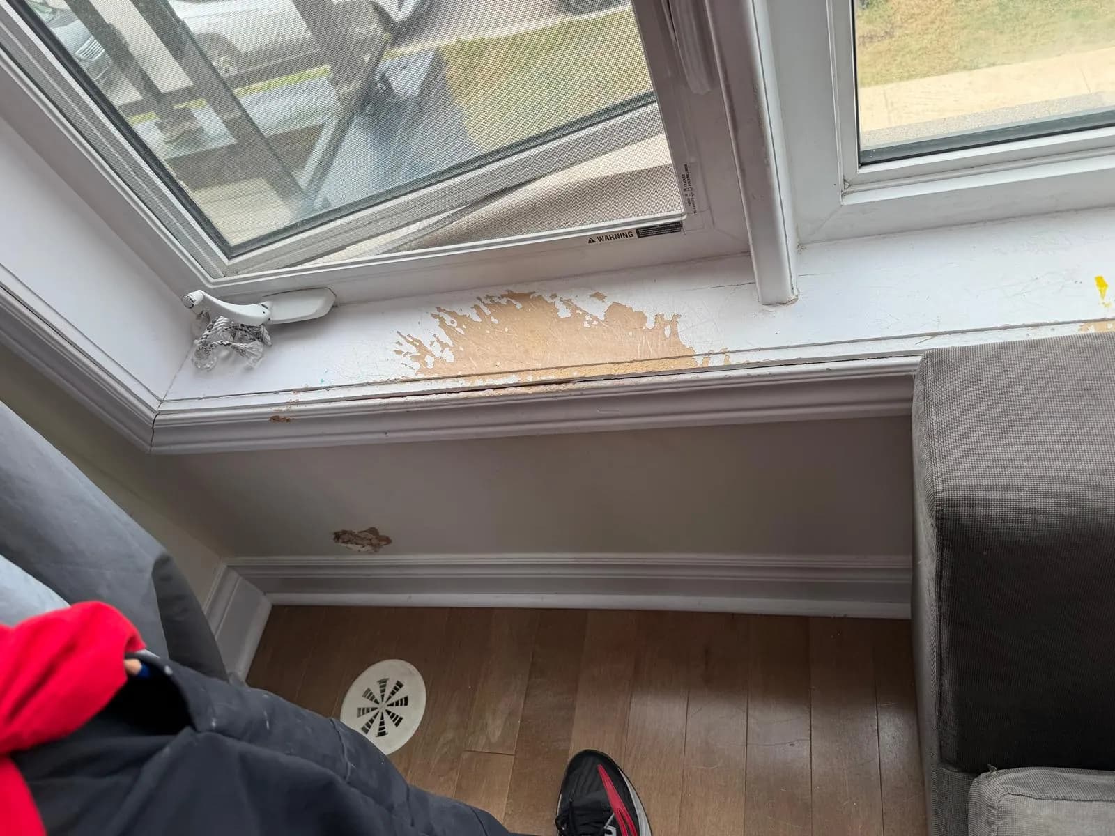 Townhouse window hardware inspected for repair in Thornhill