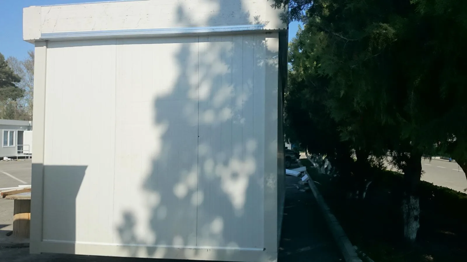 Insulated sandwich panel wall on a temporary competition venue office