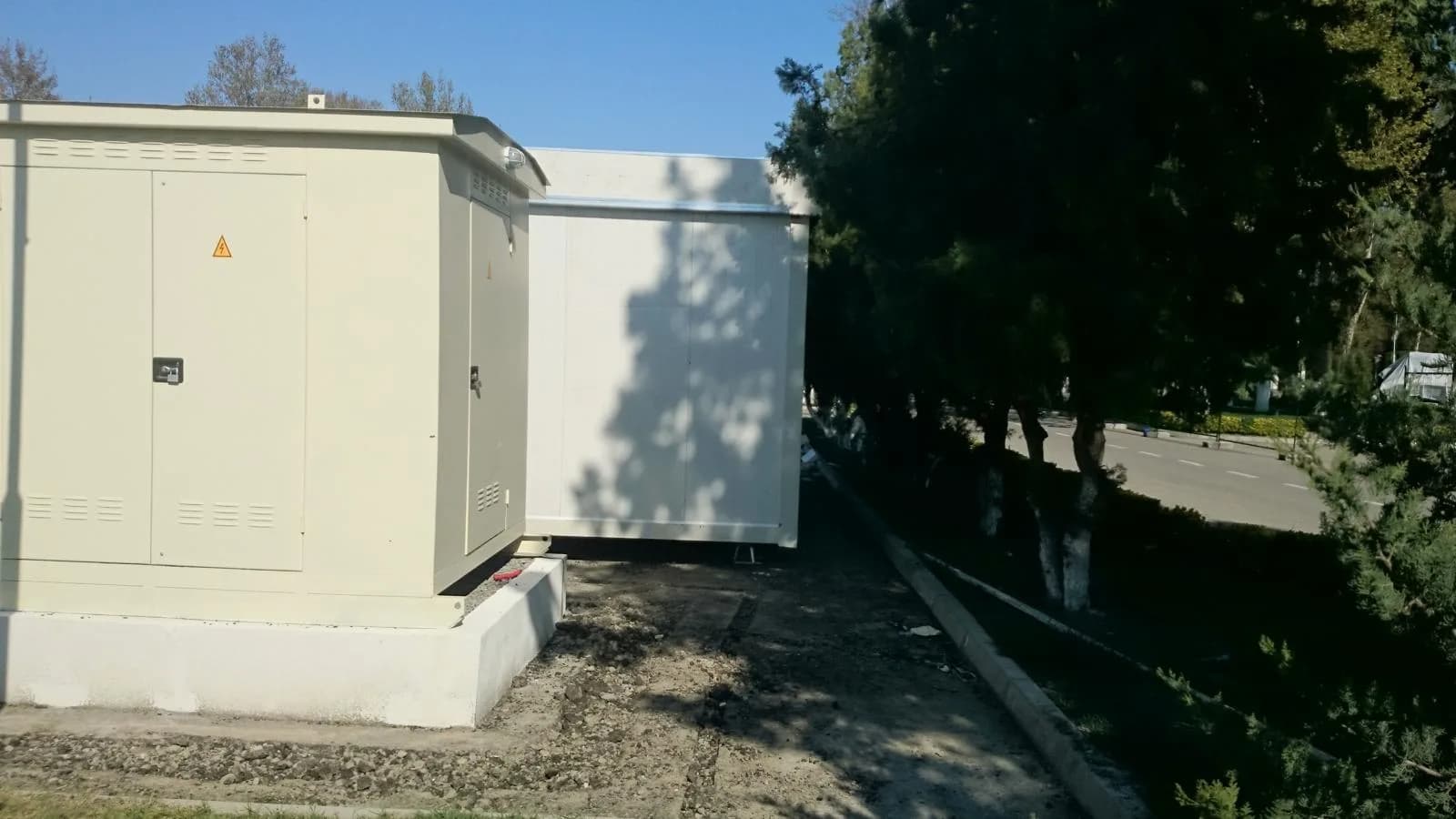 Completed temporary modular site management offices with HVAC and steel access platforms in Toronto