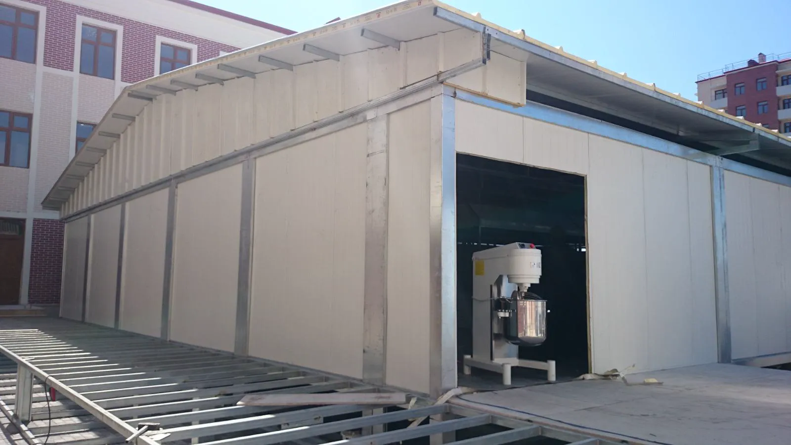 Insulated sandwich panel restaurant structure during commercial construction